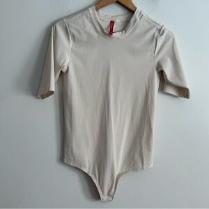 SPANX Ribbed Short Sleeve Bodysuit Nude Beige Size Large Shaping Stretch
